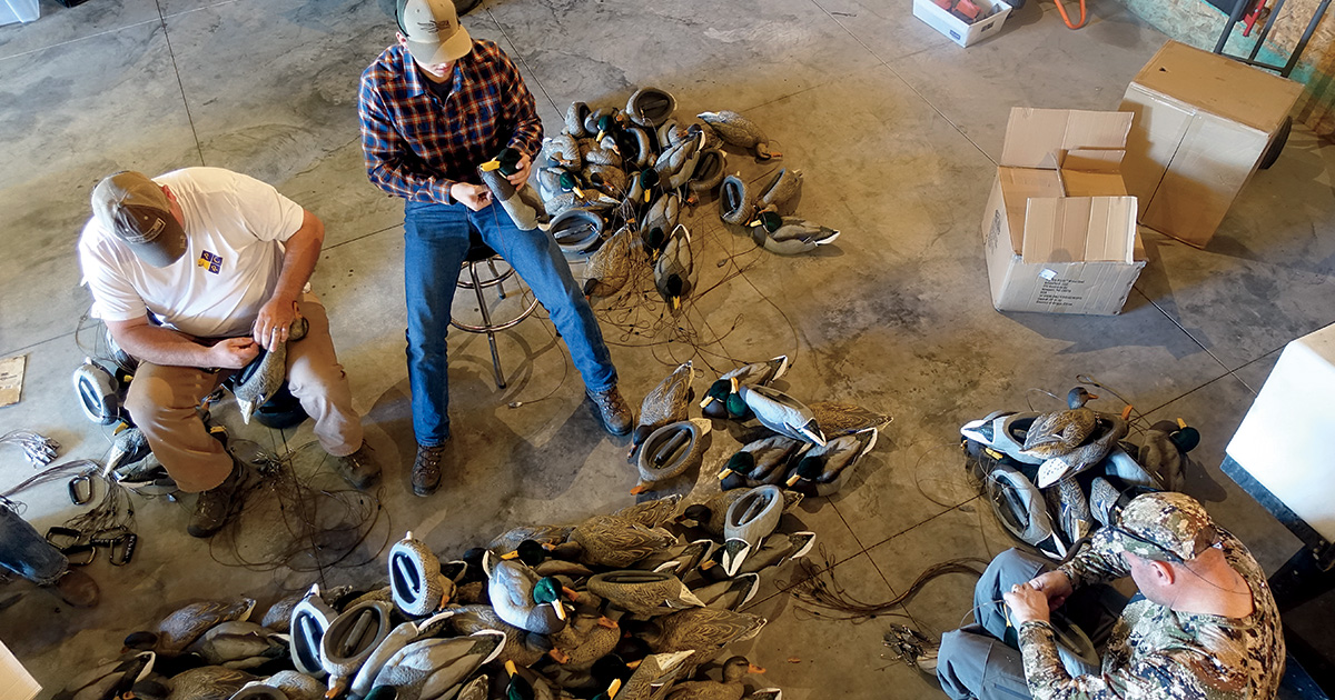Waterfowl hunters rigging decoys. Photo By DougSteinke.com.jpg